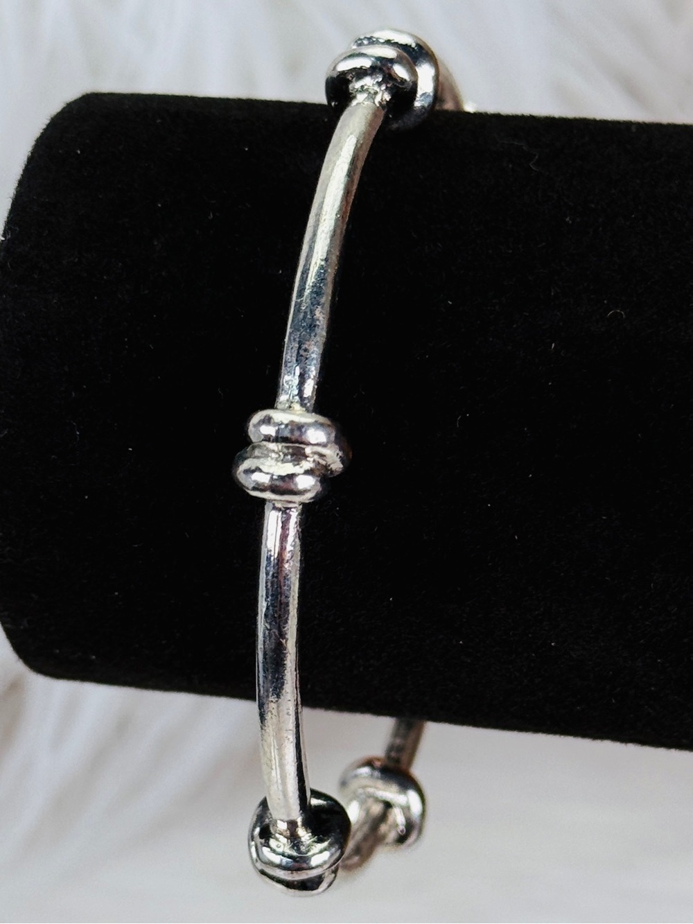 Pretty Silvertone weighted knotted bangle stacking bracelet